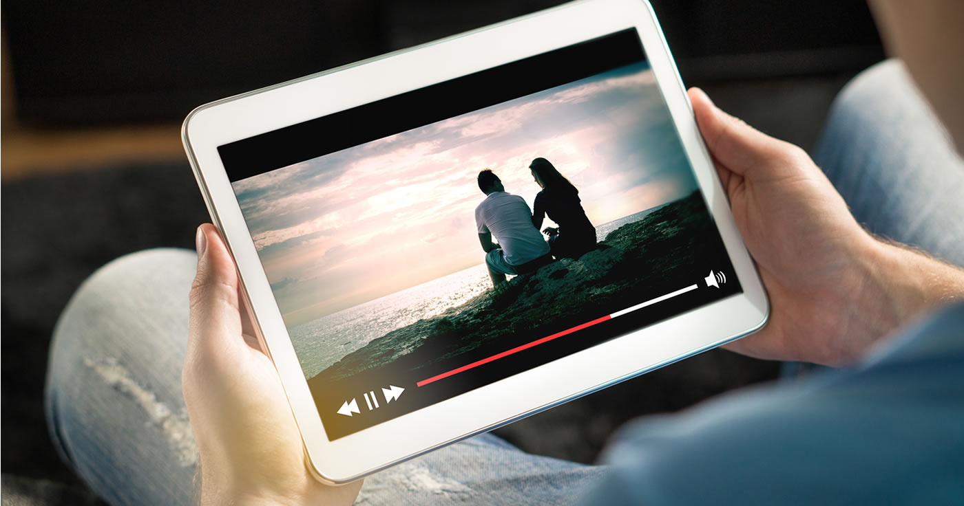 Netflix und Co. mindert Streaming Piraterie. / Artikelbild: Tero Vesalainen - Shutterstock.com