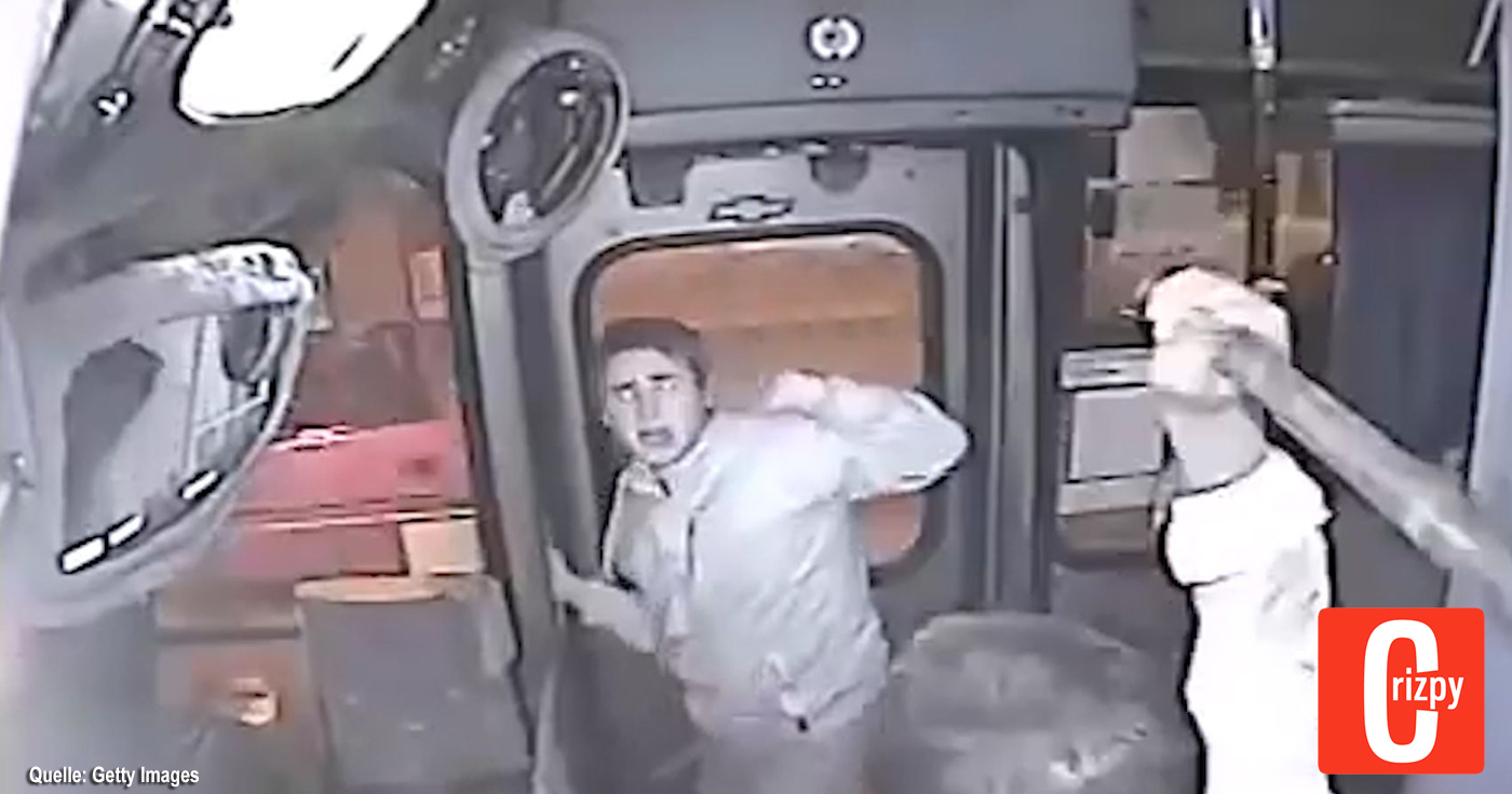 Fahrer schließt Dieb im Bus ein