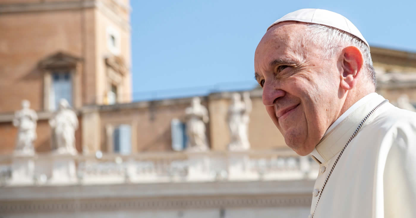 Papst Franziskus verhaftet? - Neues aus der QAnon-Gerüchteküche