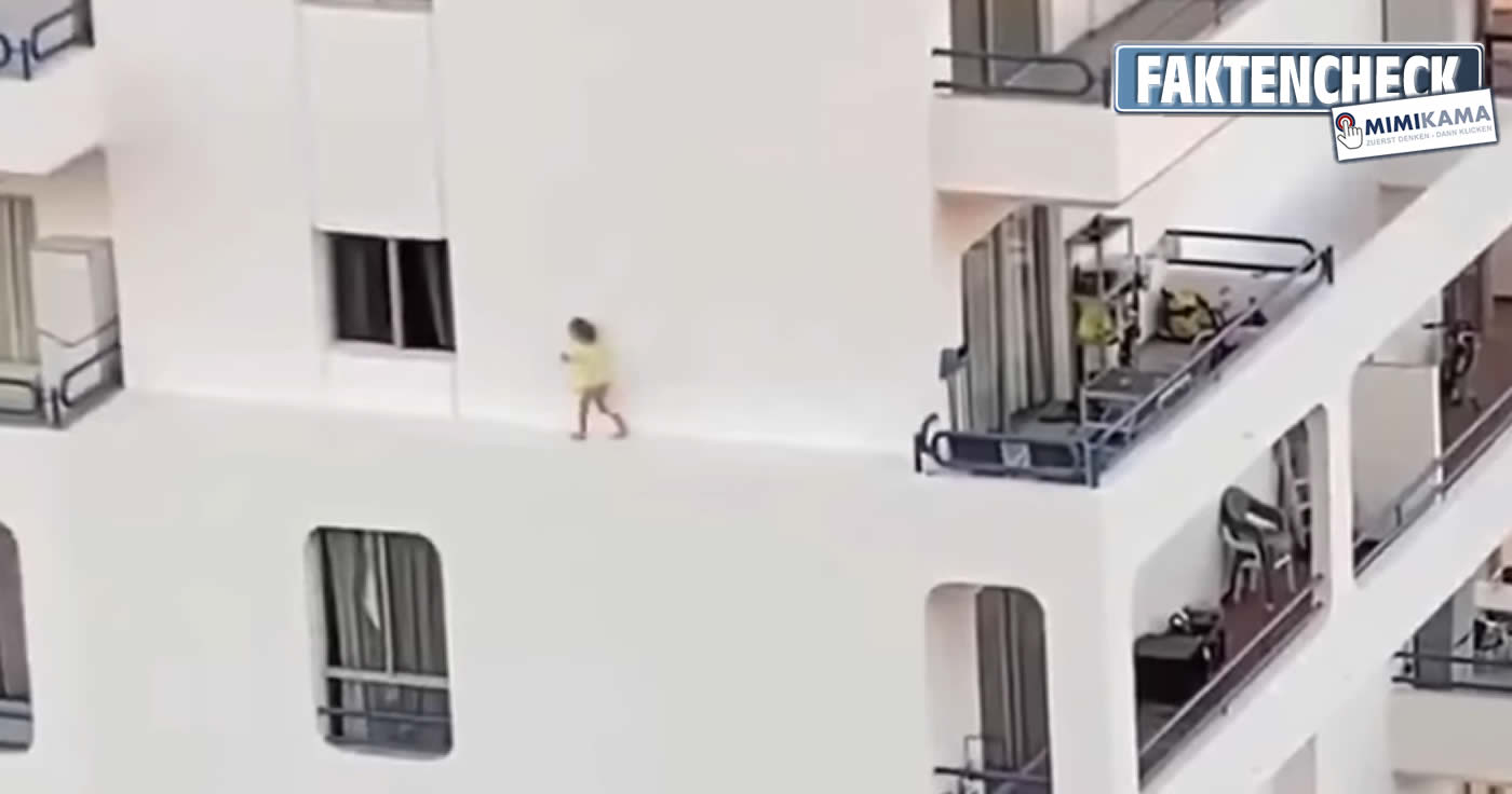 Kleines Mädchen balanciert auf dem Vorsprung eines Hochhauses