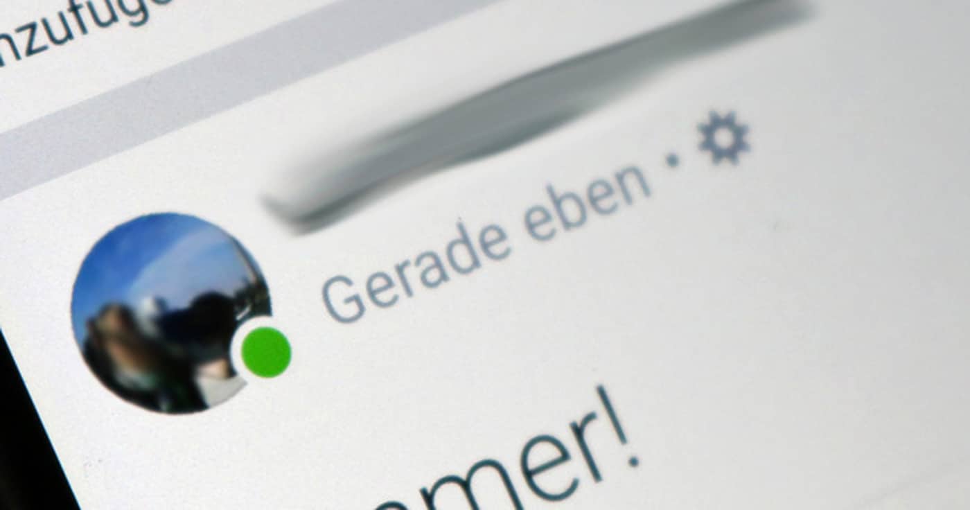 ein grüner Punkt auf Facebook oder Instagram zeigt den Aktivitätsstatus an - Artikelbild: Verbraucherzentrale NRW