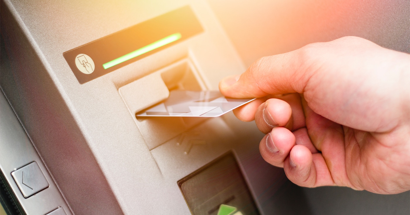 Wenn der Geldautomat die Karte frisst - Artikelbild: Addoro / Shutterstock