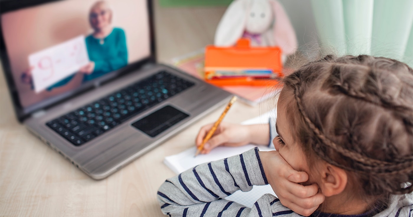 Home-Schooling muss laut Eltern stark verbessert werden - Artikelbild: Maria Symchych/Shutterstock