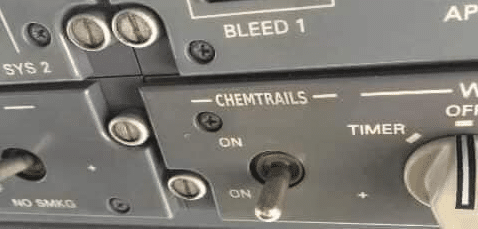 Ein Chemtrails-Schalter in einem Flugzeug?
