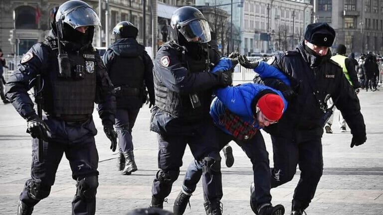 Moskau: Mehr als zehn Strafverfahren wegen Diffamierung der Armee