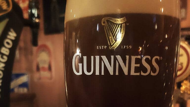 Der „Guinness Coin Test“: Über ein Bier und eine Münze
