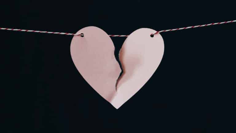 Love Scam: Herz gebrochen, Konto leer