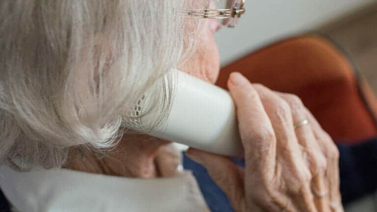 Achtung, Betrüger: Telefonwerbung für kostenpflichtige Pflegeberatung