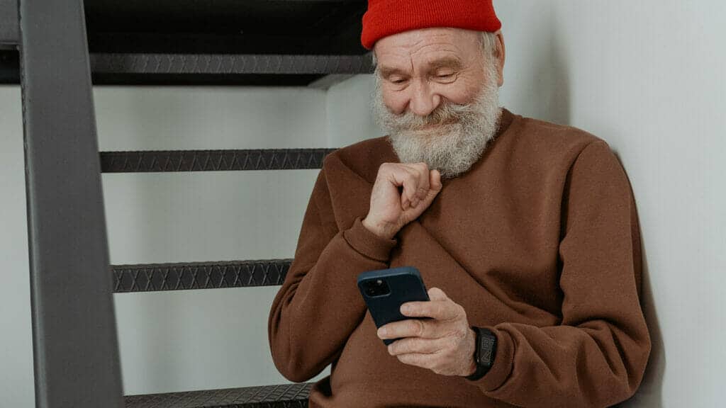 Soziale Medien heben Stimmung bei Senioren / Artikelbild: Pexels